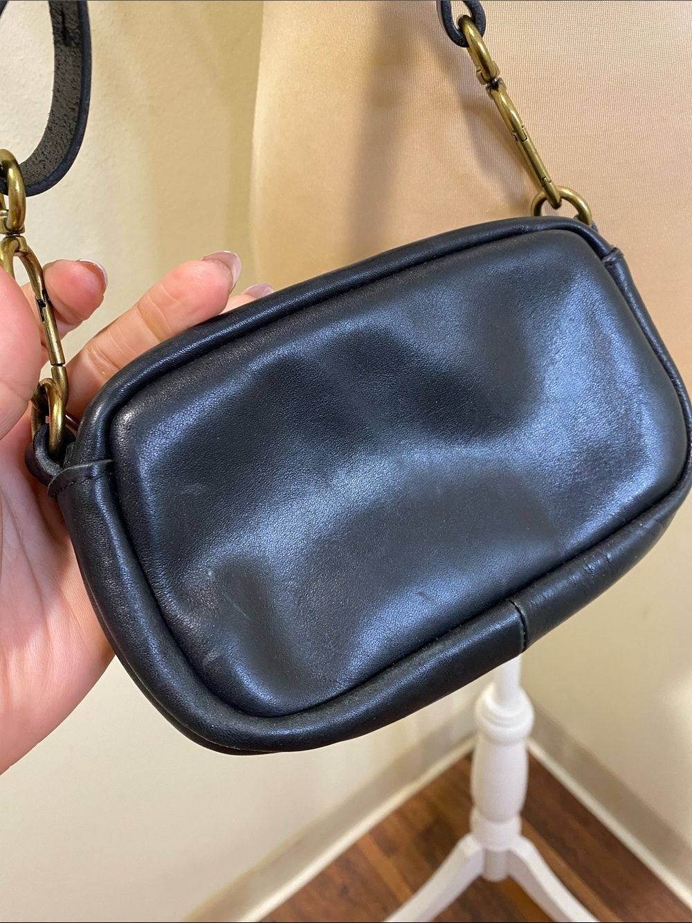 MADEWELL Carabiner  Classic Black Leather Crossbody Bag - Adjustable Strap - Picture 6 of 13